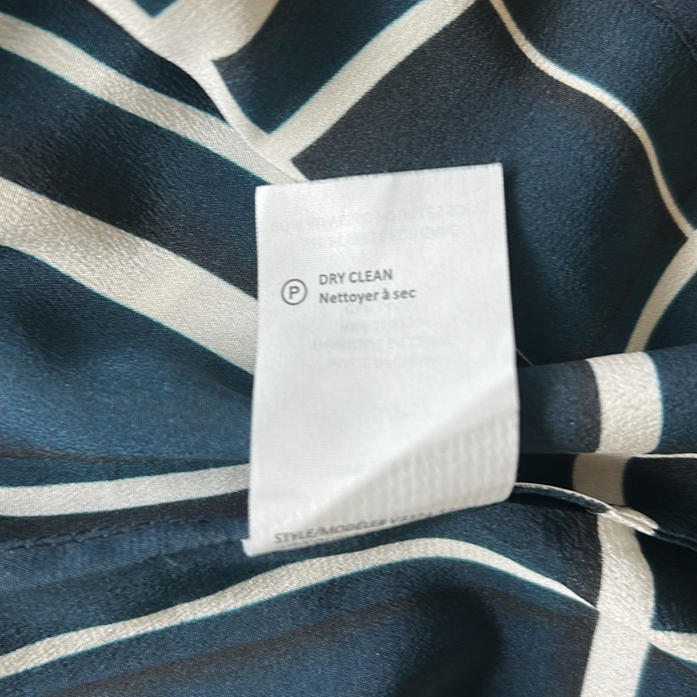Vince Navy and White Checkered silk mini with pockets - Picture 8 of 8
